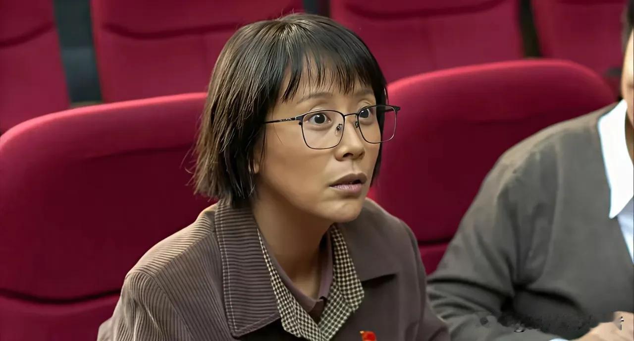同样主题的剧，海清差评一片，宋佳却获得了最佳女主角。演技不分上下。海清形似，