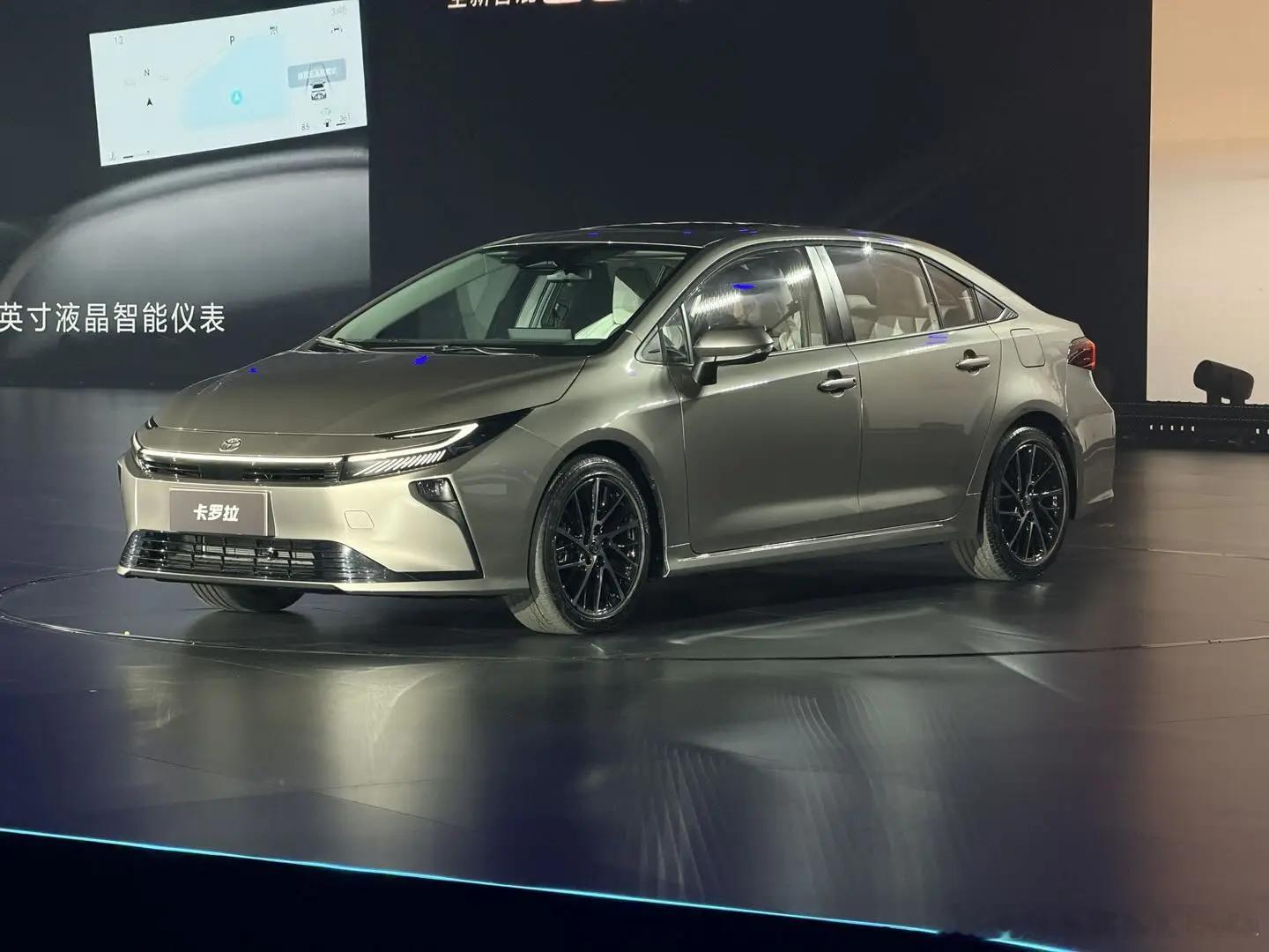 前脸改变明显，全新一代丰田卡罗拉来咯！日前，全新一代丰田卡罗拉正式发布。新车在前