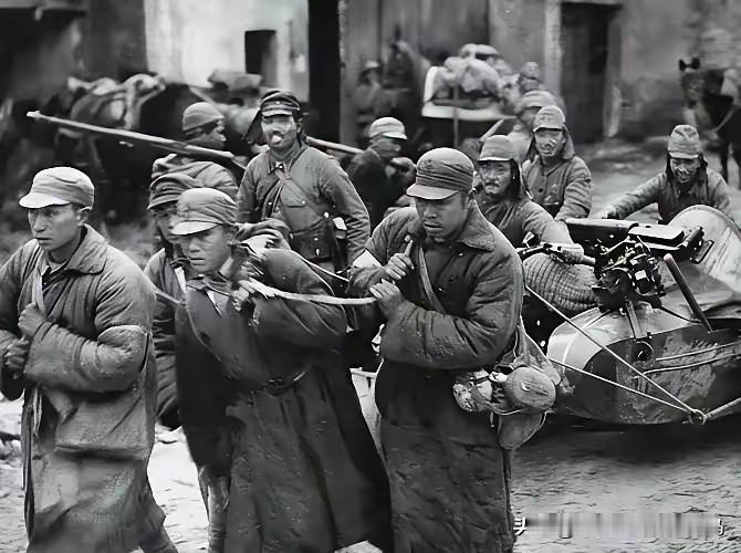 1949年，十个特务活埋了四十多个共产党，本以为自己立了大功。谁知，侧门突然闪进