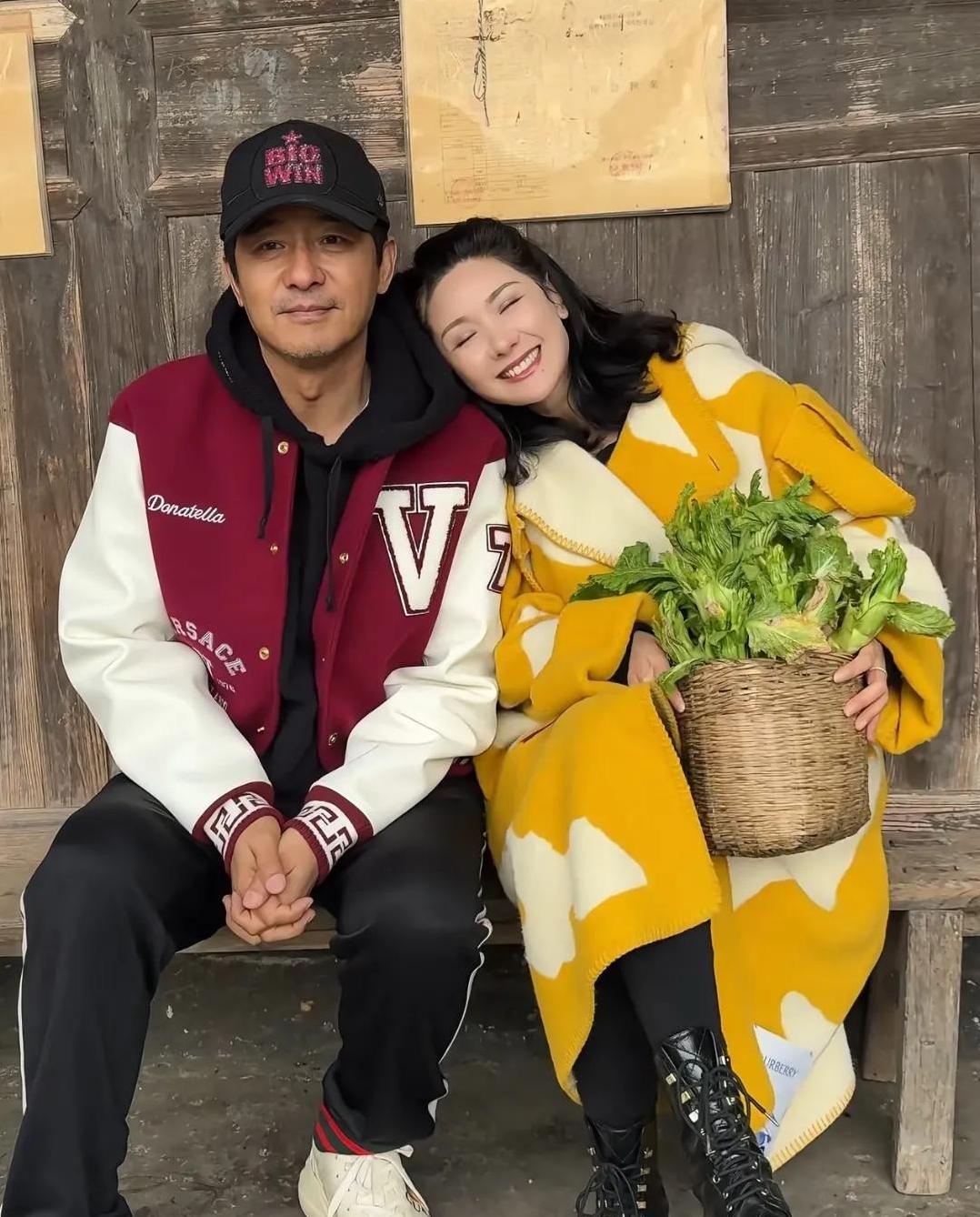 城里娇小姐被农村穷小伙甩二十次依然死心塌地。女演员程莉莎追了郭晓东好几年，对方嫌