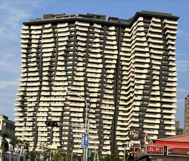 搅局的又来了。岛上政坛刚刚有了点眉目的“蓝白合”，又来了搅局的。据岛上媒体报