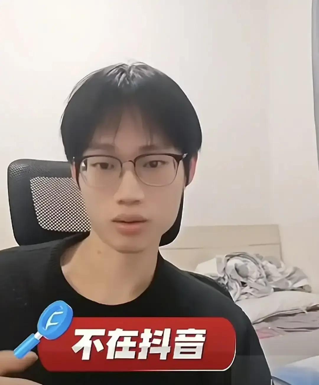 梁志辉弟弟半夜开麦，一句“我没在抖音上班”把哥哥之前的“高薪岗位”剧情直接掀桌。