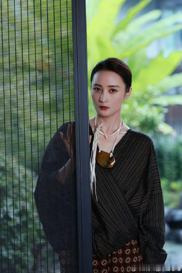 蒋勤勤好抗老的一张脸蒋勤勤冻龄状态当年的水灵依旧在发光，颜值抗打气质在线，岁月