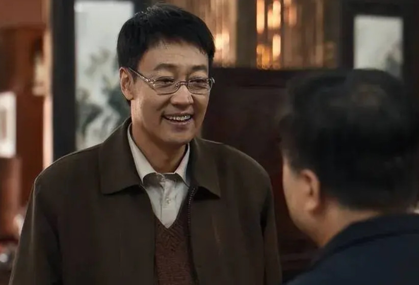 《护宝寻踪》第九集:刘树生购买宋瓷汝窑，上当受骗，被骗五十万…刘树生（姬他饰
