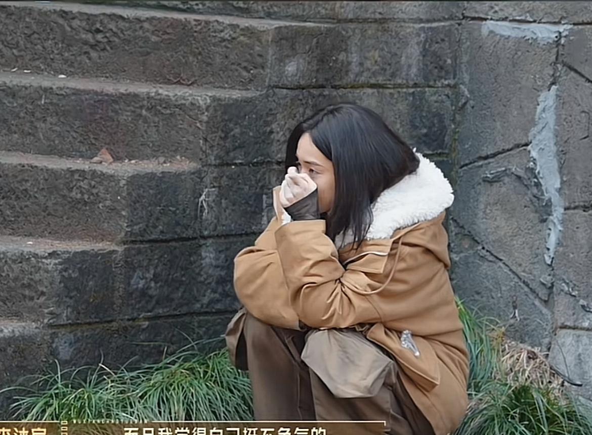 李沐辰自己的原因丢掉了角色，然后蹲在那里哭着表示：“很失落，而且觉得自己挺不争气