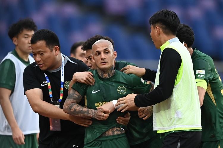 米特里策、李镇全事件时间线！4月5日中超第四轮，米特里策两次薅李镇全头发，被红