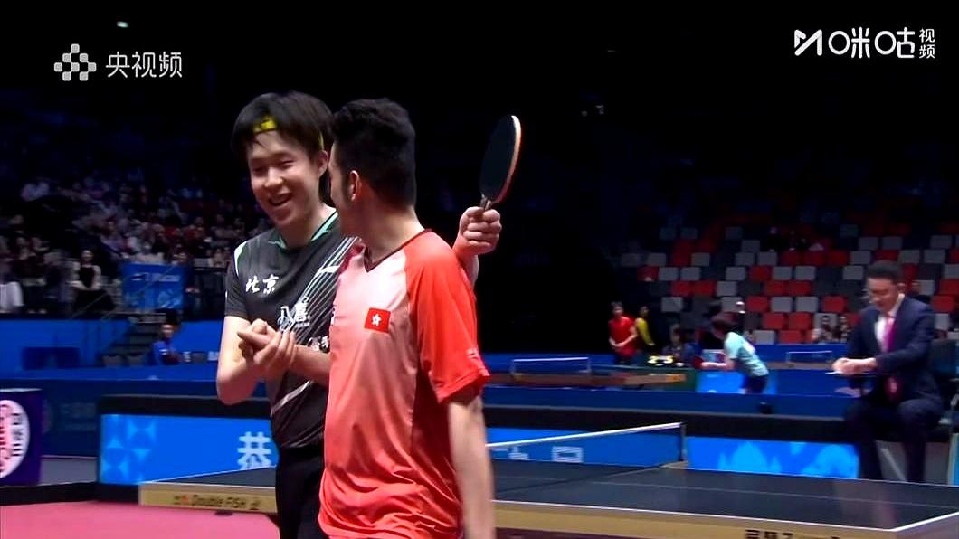 王楚钦刚才跟黄镇廷那场球，看得人手心都出汗了——4比3险胜啊！这是WTT沙特大满