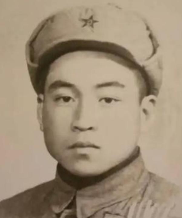 1951年，美军俘虏了一个17岁的志愿军战士，美军用电话线把他捆住，连夜拉去领赏