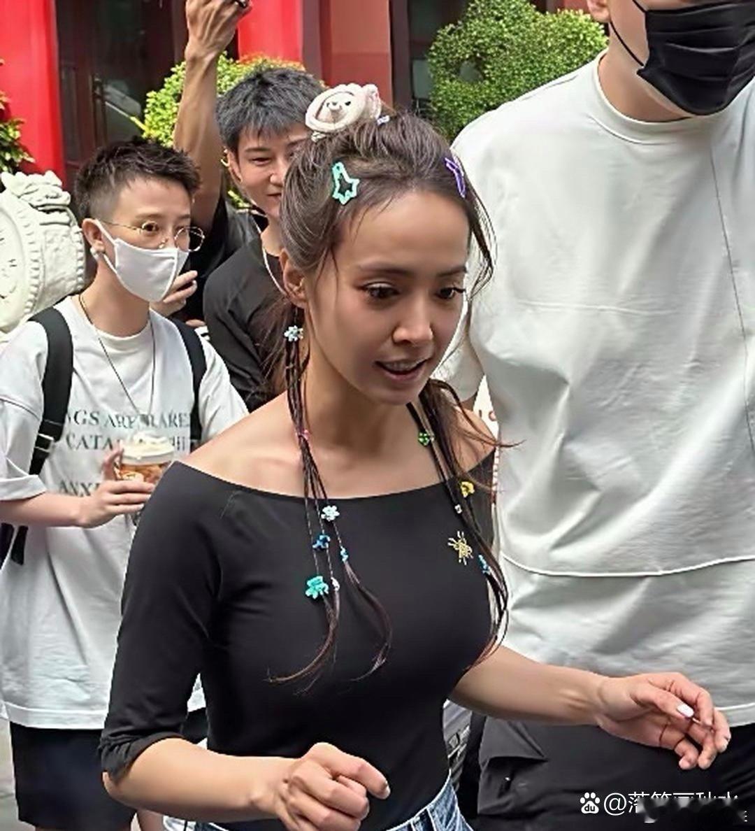 45岁蔡依林状态嫩到犯规！颜值堪比15岁小姑娘，个头不高也不纤瘦，却凭绝佳状态稳