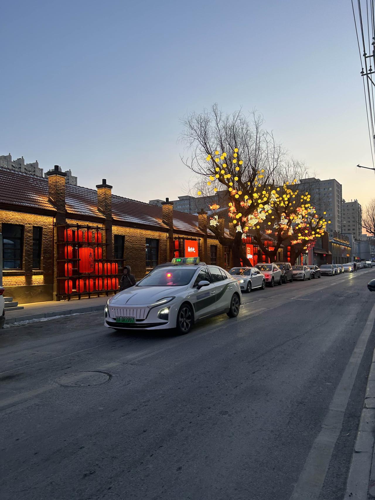 别总说现在没年味、过年没意思了。年味从来没变，只是我们从享受年味的人，