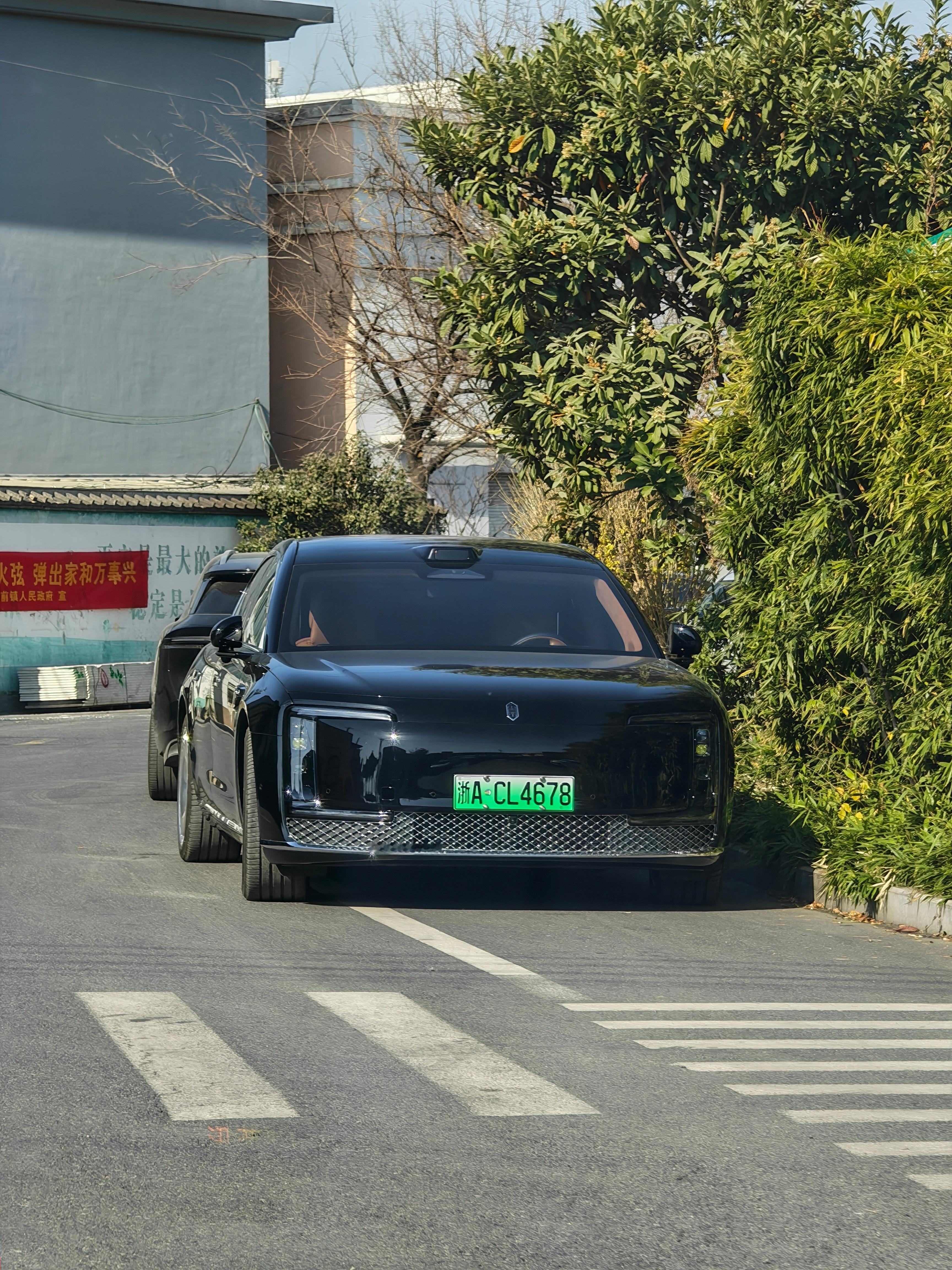 我们村里居然有尊界！刚才停车的时候那后轮转向真的太帅了只能说这位老板有实力又有眼