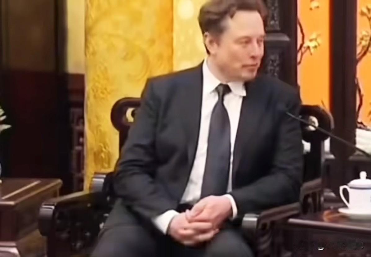 特斯拉老板马斯克一身正装在北京与领导会面，领导一开始就说：这次北京车展，各大汽车