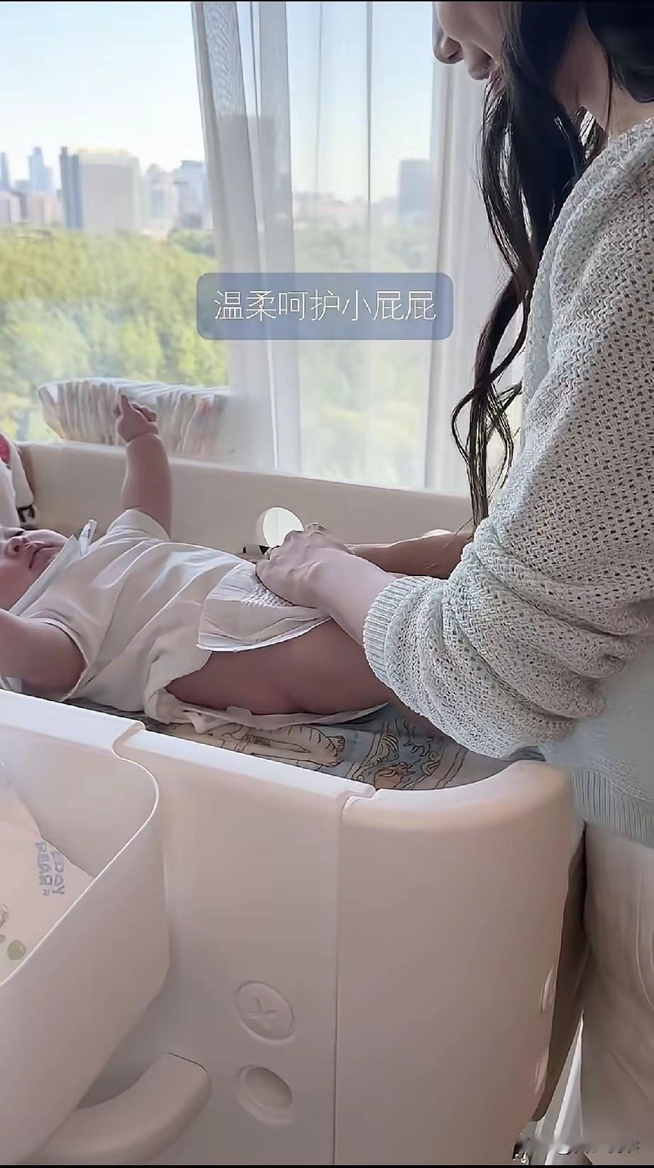 这应该是蕞小的网红宝宝了吧汪家的汪三宝再次上线他妈妈马筱梅开始带他赚