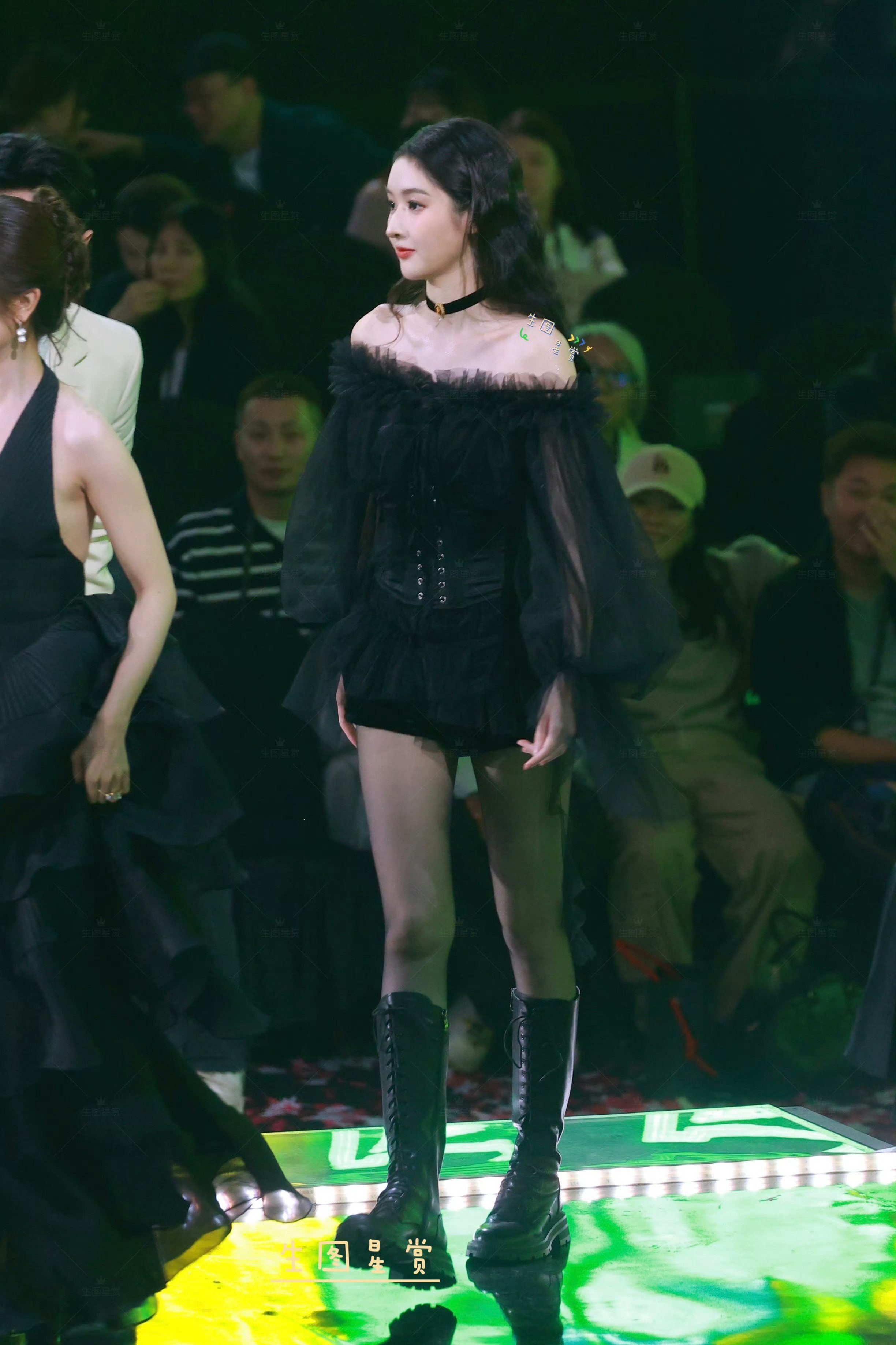 王玉雯🖤星光大赏舞台生图，黑丝王姐太绝了
