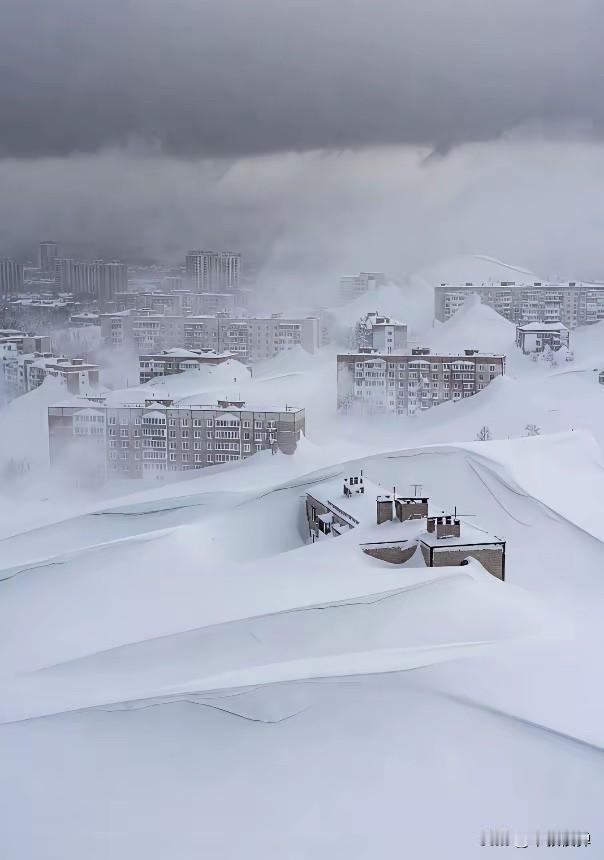 地球上唯一两块四季分明，雨水温润，平原河流滋养作物的地方。一个是中国人的祖先占据