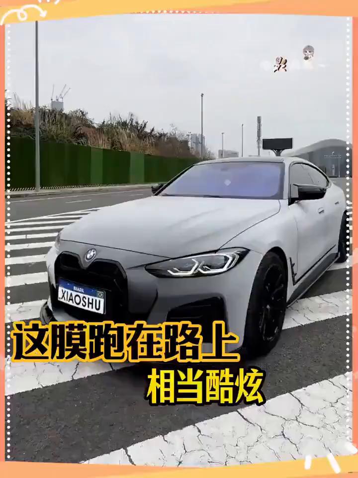 这膜跑在路上相当酷炫。你的意思是一辆白车撞了你，灰车碾压过你，变成一辆黑车逃逸