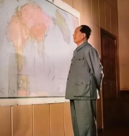 1951年，10万志愿军被美军包饺子，一向淡定自若的彭老总心急如焚连忙向毛主席求