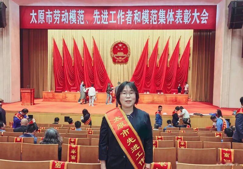 太原市先进工作者、太原五中正高级教师王萍​1997年从华东师