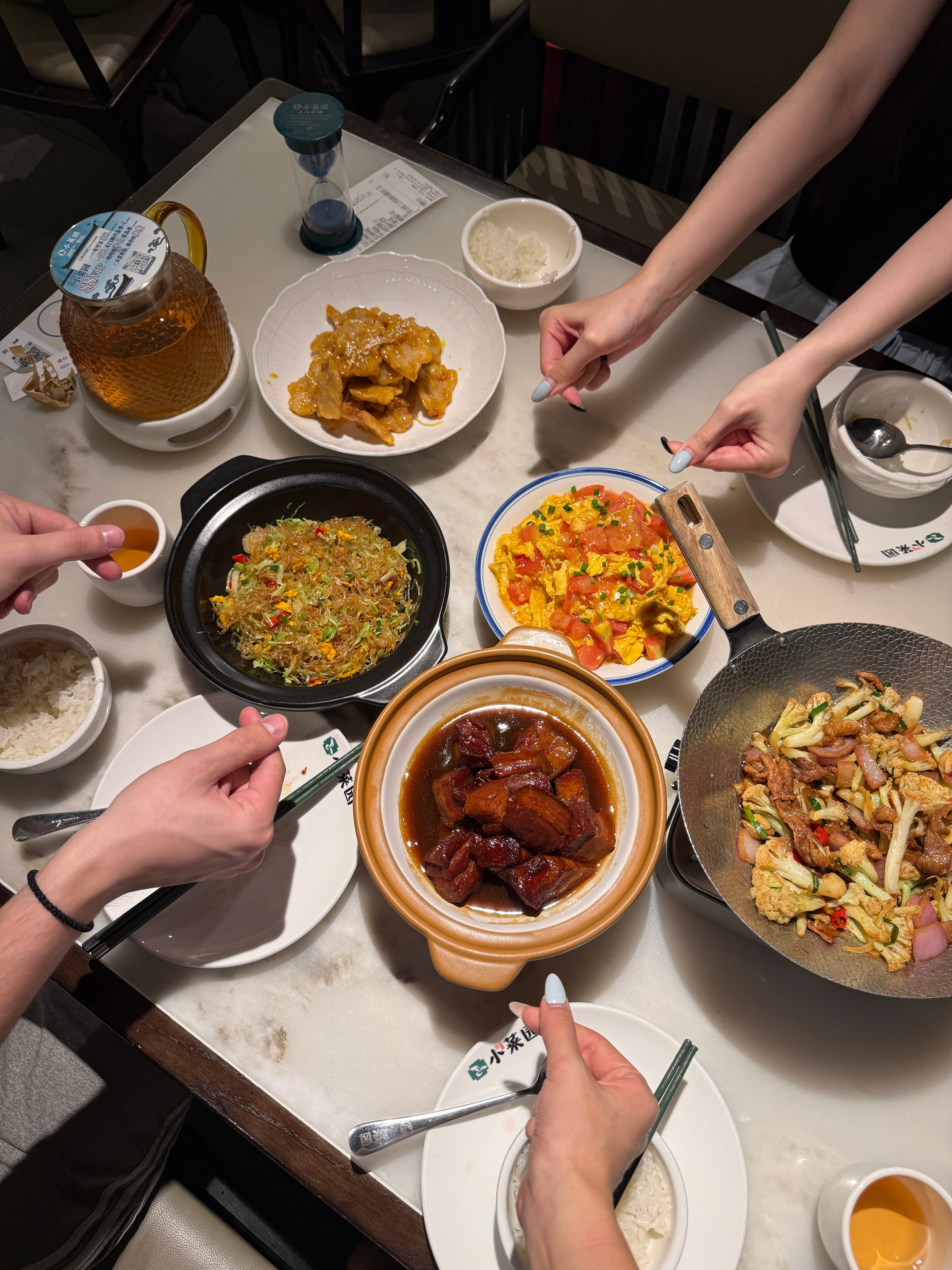 吃到一个小菜园红烧肉………馋的呀……