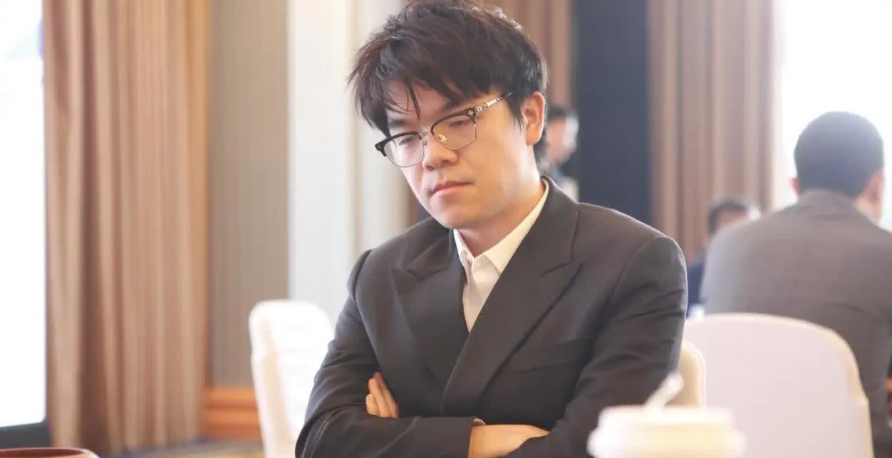 全运会围棋预选赛第八轮战罢。柯洁执白输给黄静远，最后以四胜四败的战绩结束了征