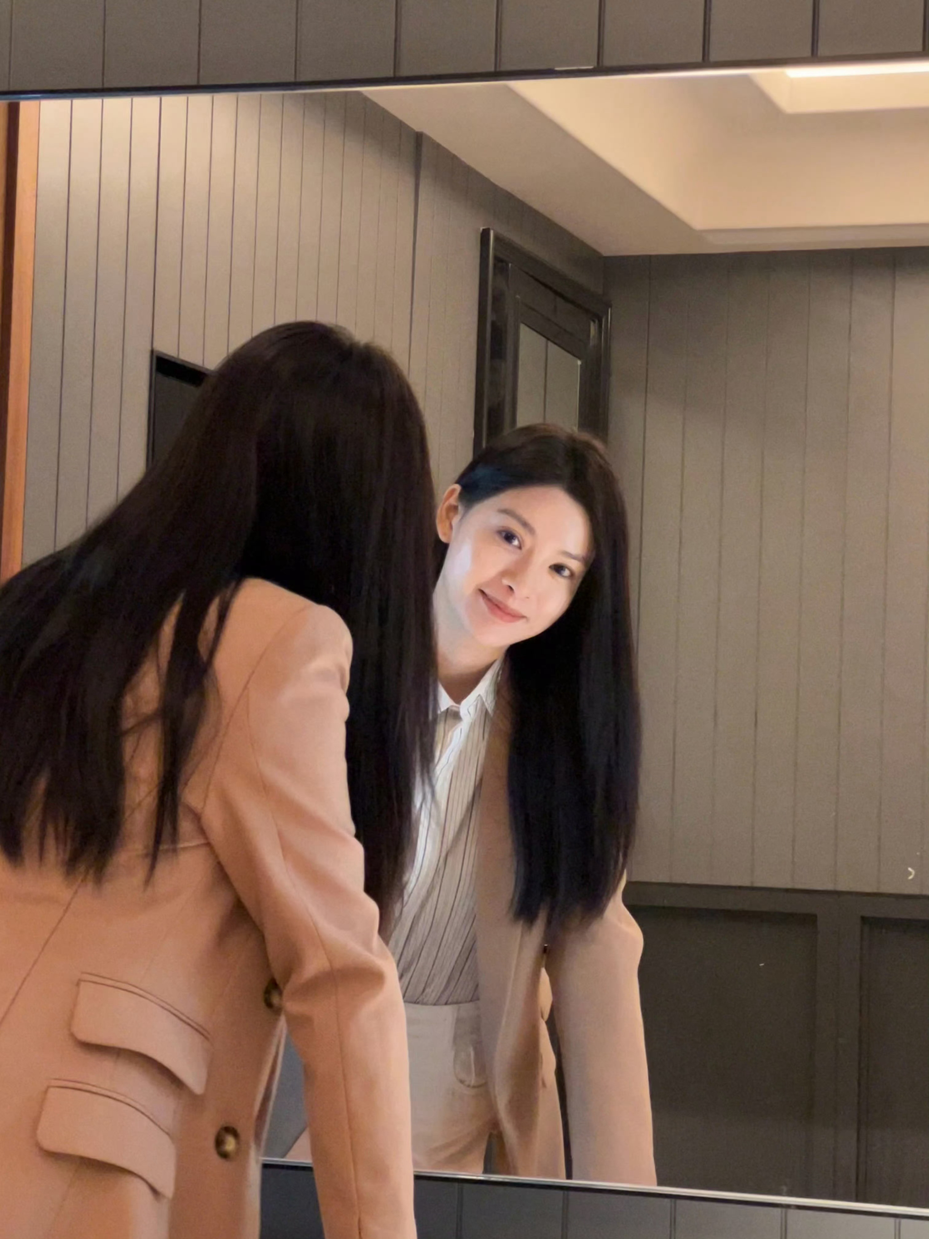 张艺上女神蒙上眼