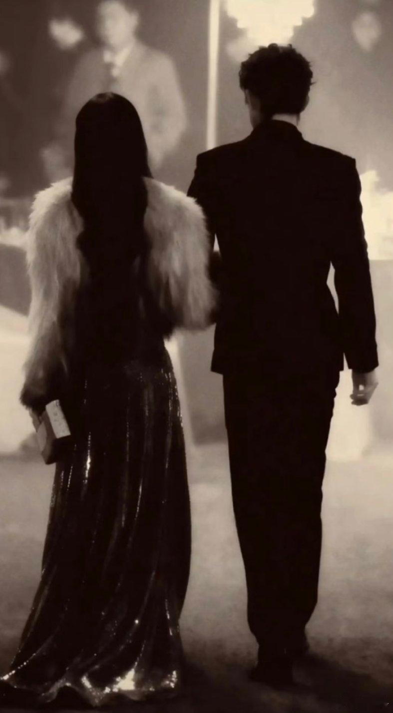 谁还没被敖瑞鹏《不二之臣》的银发狼尾创飞！188cm穿高定西装，冷脸一摆，岑森直