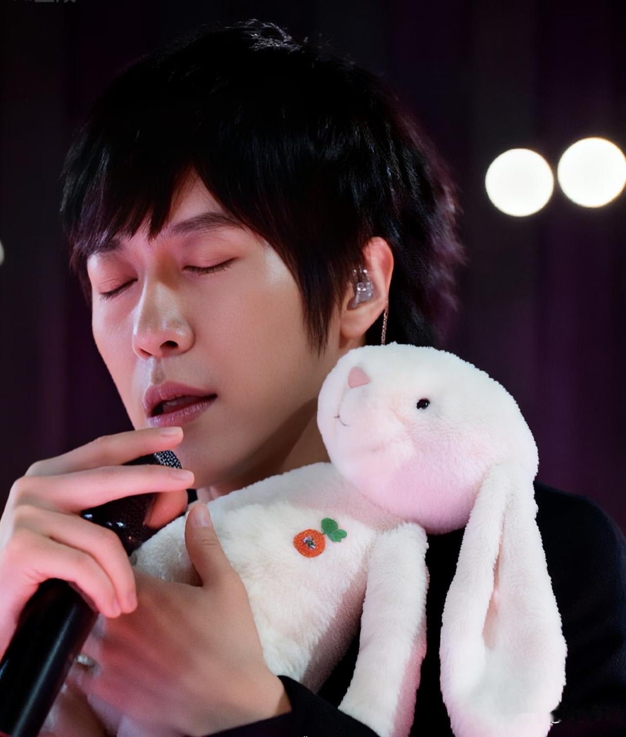 “朱孝天杀疯了‼️手撕F4吐槽歌难听，回怼五月天阿信场面话太敢说不能上桌吃饭，