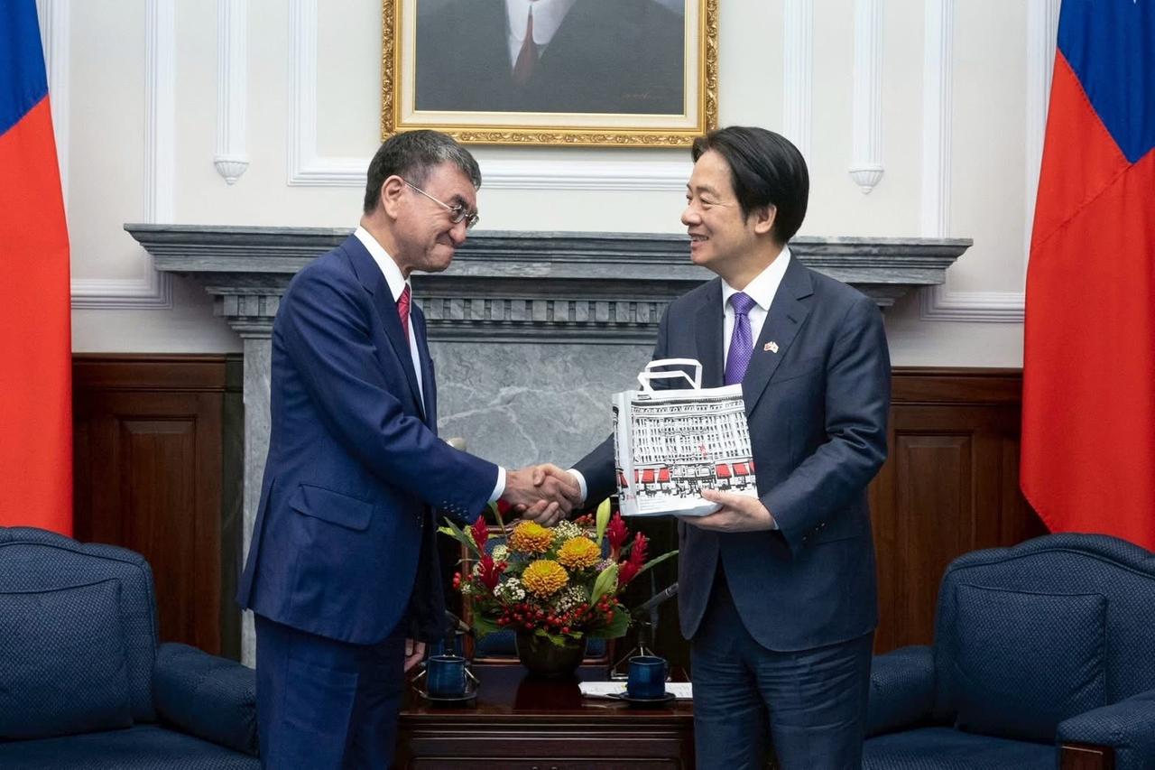 赖清德会见窜访台湾日本众议河野太郎谈防务　另一方面立院60：51通过对赖清德
