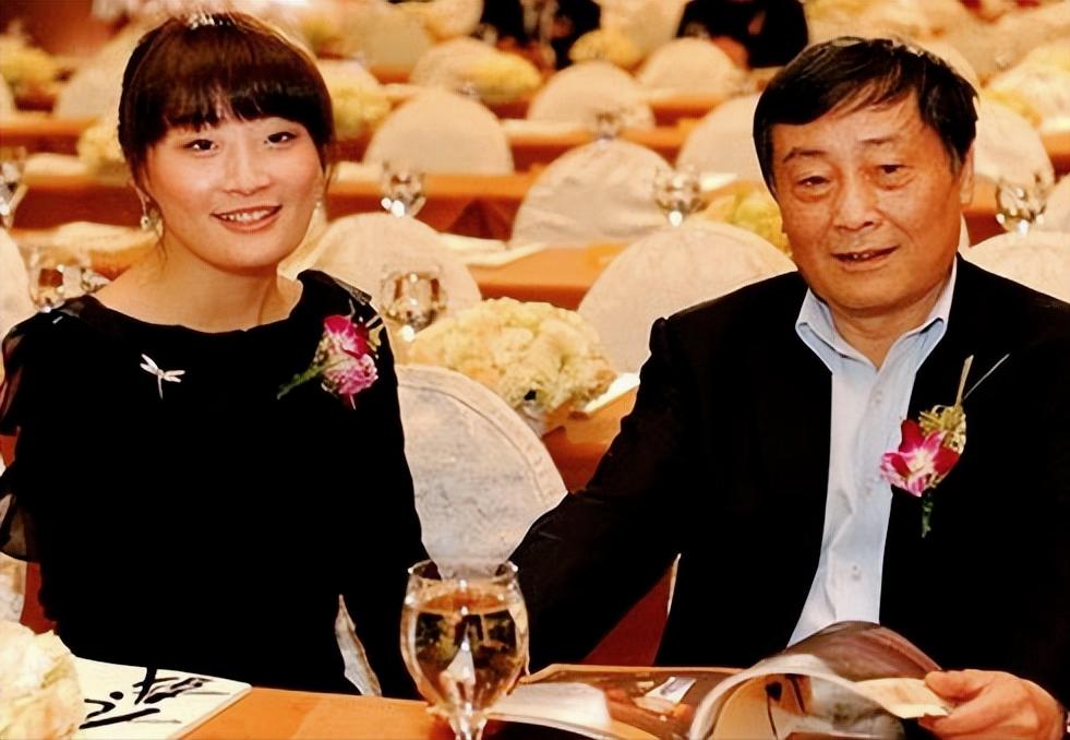 杜建英摊上事了，就现在这种情况肯定是争不过宗馥莉了。杜建英名下的浙江兴合实业