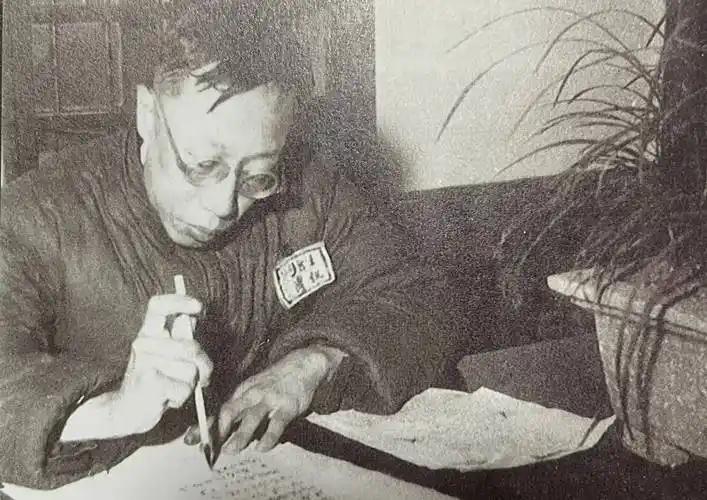 溥仪在“伪满”的权力有多大？别被他装孙子的一面给骗了 提起溥仪，很多人的第一