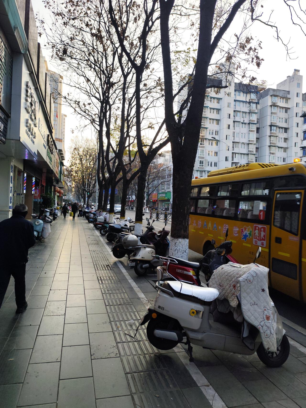 一些进入国企央企青年人工作不到一年就选择辞职，他们的理由不适应在国企央企工作的环