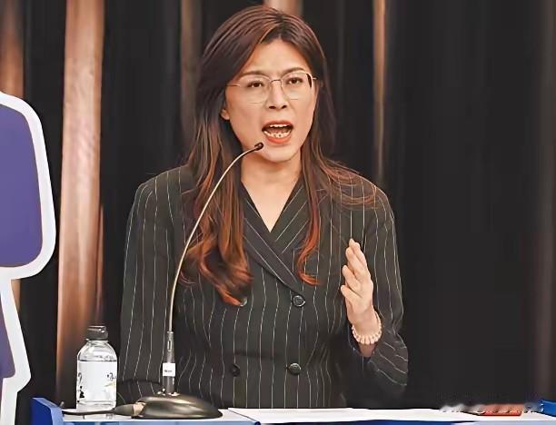 如果郑丽文访陆，以何种规格接待郑丽文也是个问题。郑丽文一直要求比较高，然而就这么