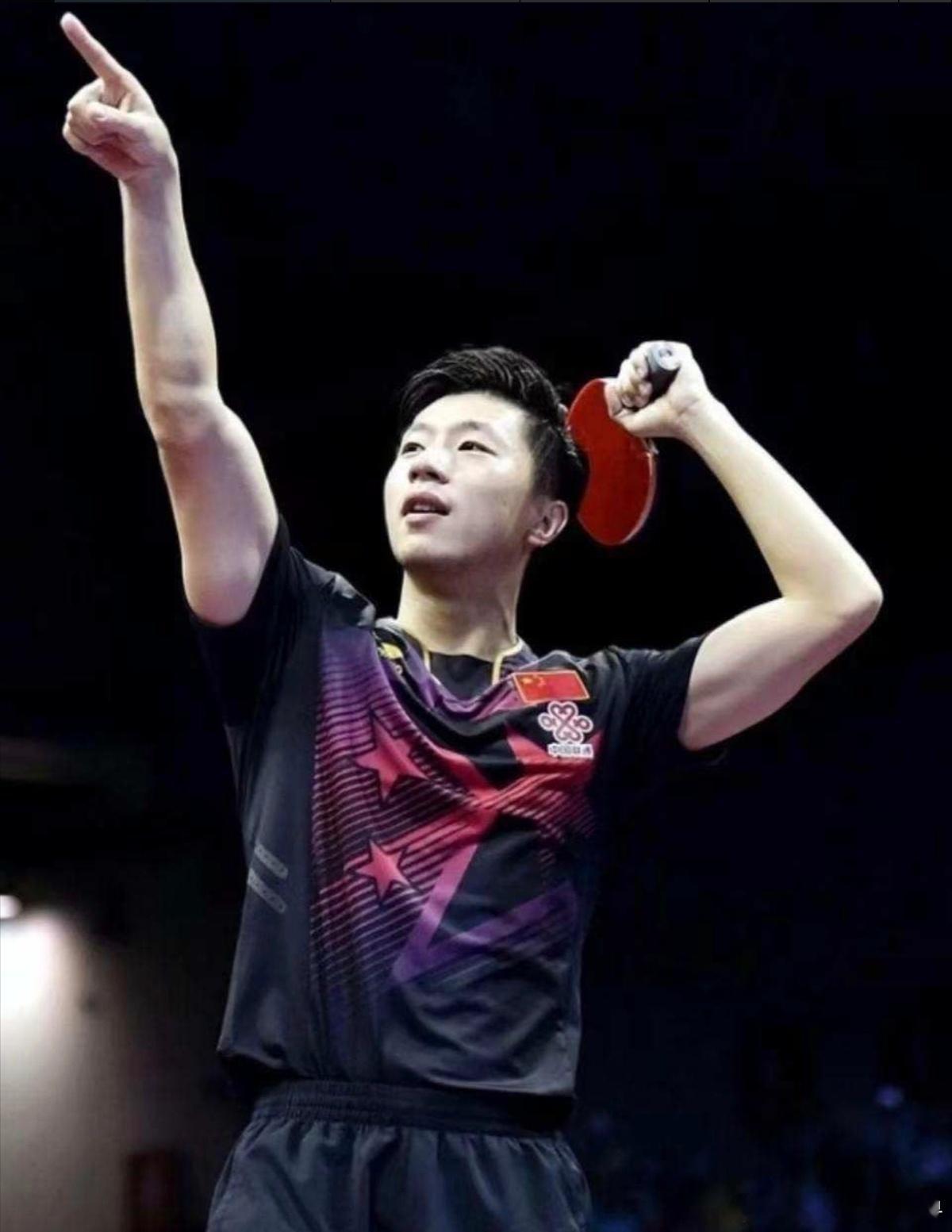 哈哈哈哈这紫色“含金量”太高了！马龙说紫色是自己的幸运色怪不得龙队老穿紫色球衣