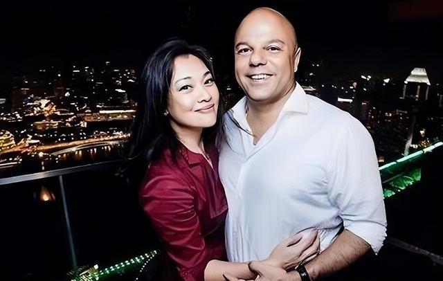 1999年，黄小茂对史可说：“孩子没了，咱们还是离婚吧。”史可含着泪水答应了，没