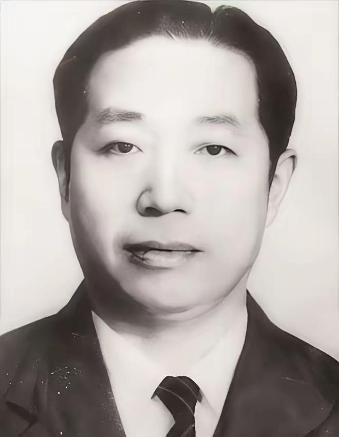 1945年惊天交易：日军少将献10万支步枪，地下党员华克之智破三条件1945