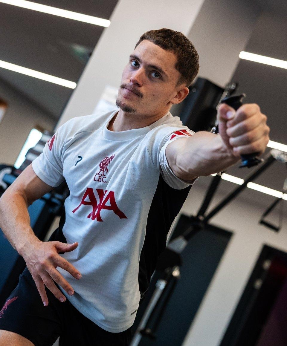 欧洲转会新闻汇总！★抹去一个亿正好！维尔茨现在的表现看起来就像一个身价只有1