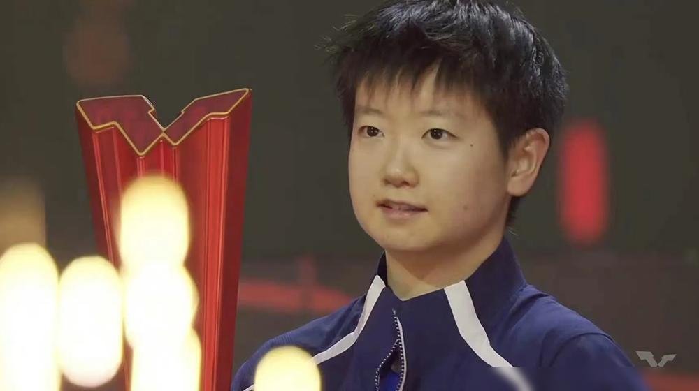7-10绝境，孙颖莎连得5分逆转！这女乒第一人，究竟多狠？新加坡决赛夜，她和