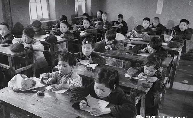 1917年，40岁军阀王德庆病逝。临终前，他偷偷留给17岁小妾30万大洋，嘱咐小