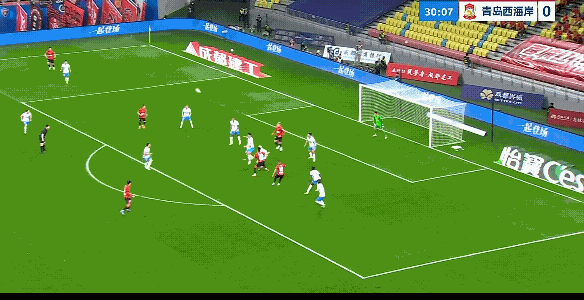 让成都蓉城外援索罗金逗笑了，本来门前接球后可以直接射门了，但是索罗金好像突然断电