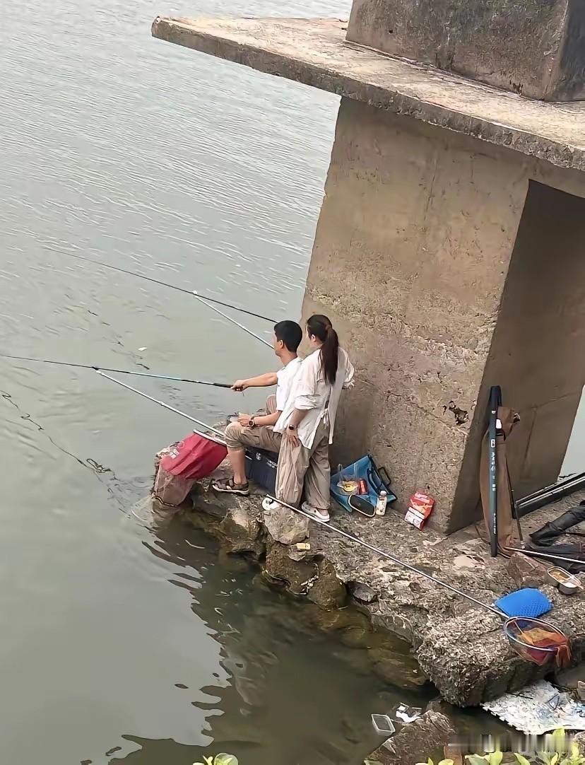 今天不钓两桶鱼，绝不收杆