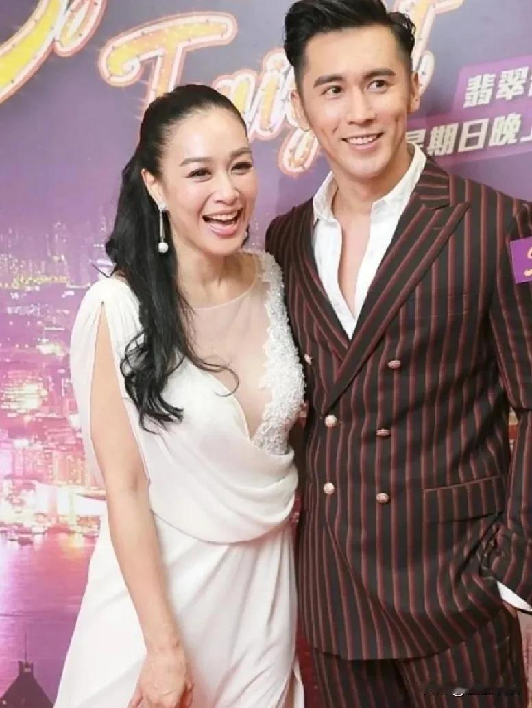 张伦硕坦言女大男小的婚姻过得太难，结婚时他只有5万，而钟丽缇有10亿。2015