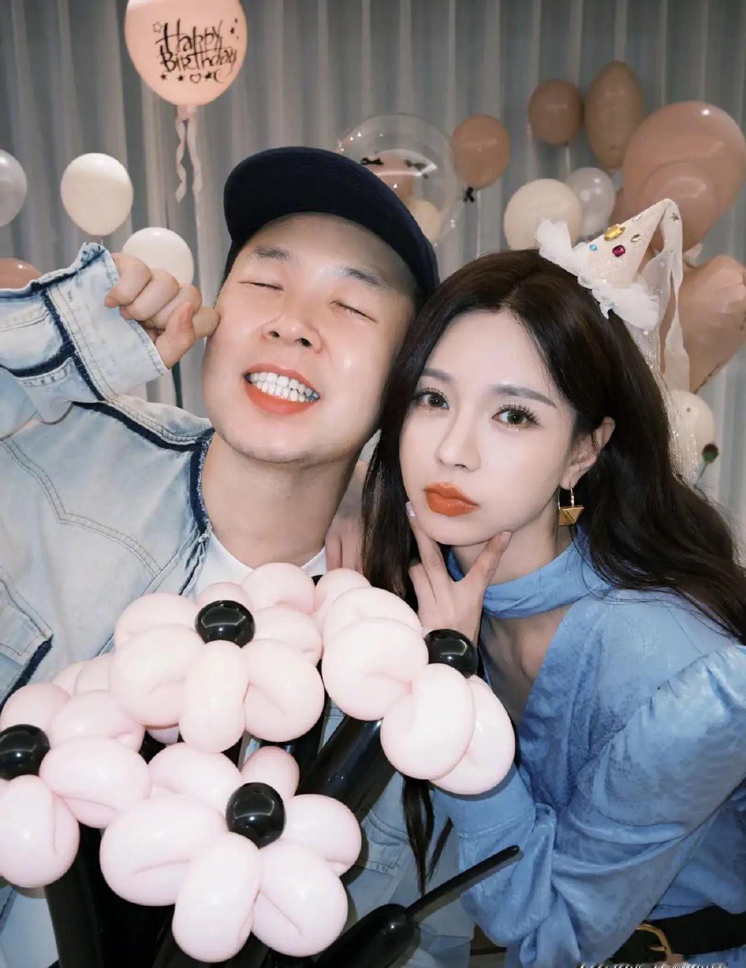 官宣11年，婚礼还没办。沈梦辰推掉21天工作陪他留学，他瘦了30斤，婚礼却还在