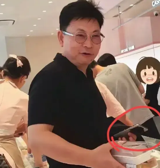 华为“断供技术”最严重的后果出现了：那就是华为独家新技术一个接一个的出，而竞