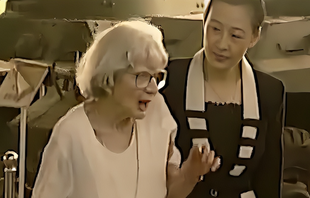 1951年，5名女志愿军战士，在抗美援朝战场离奇失踪。49年后，1名美国老妇带着