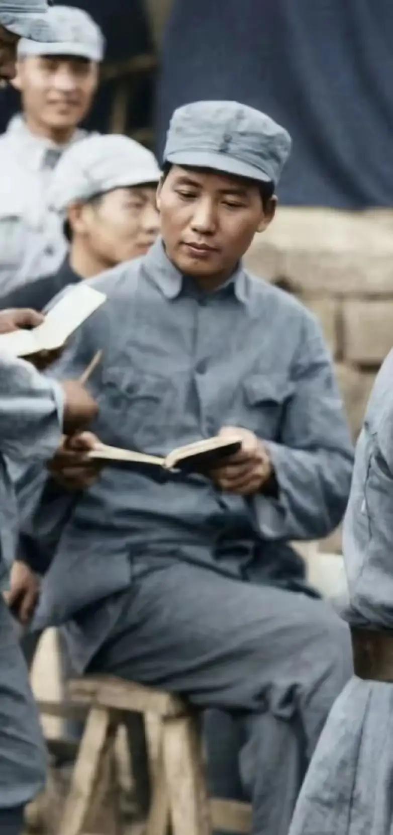 这不是演员，这是毛主席本人！建立新中国的伟人很多人刷到一段历史影像，第一