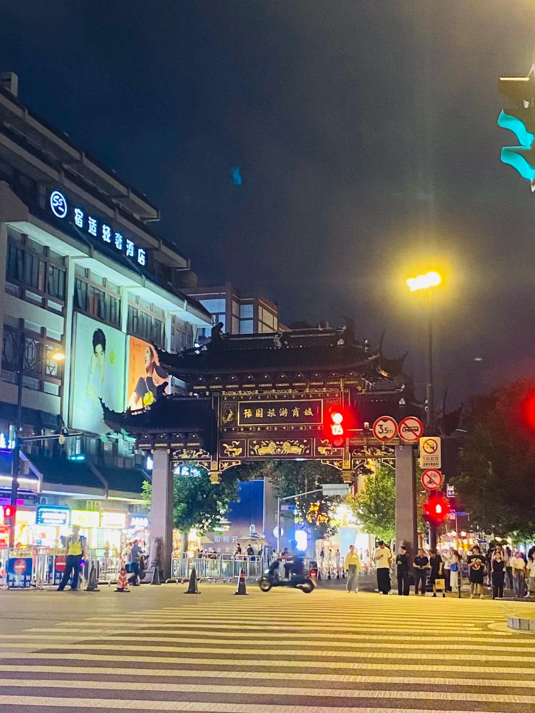 从网上上海人的评论里，确实能看出上海人性格的一部分。当然，网上发言只是一部分人，