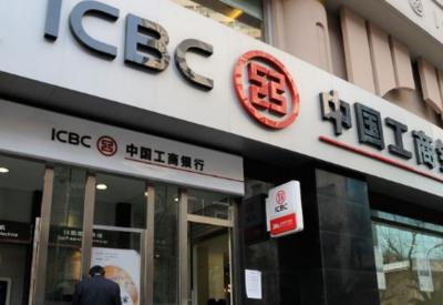 今天把银行白金卡注销了。以前觉得白金卡还有点用。办理业务几乎不排队，信用额度