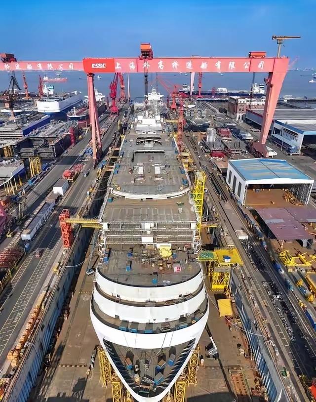 230倍的差距真夸张吗？先看核航母。半年追平四年，用进度说话。中国首艘核动力航