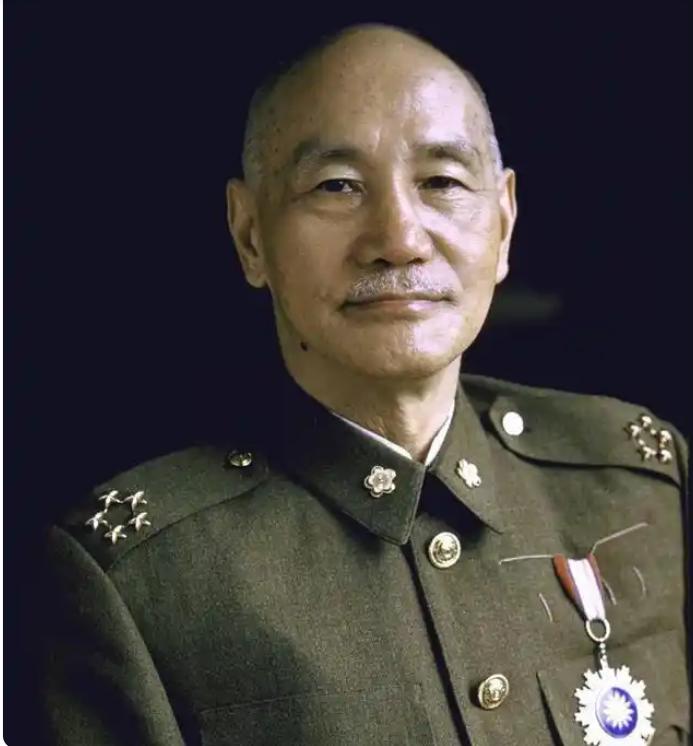 1949年，蒋介石带着60万大军败逃台湾，其中大部分都是没成婚的年轻人，为了解决