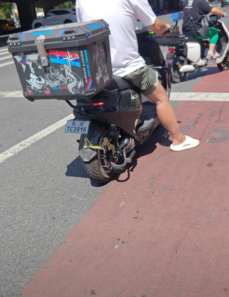 就凭大哥电动车电机上这几根管子，绝对可以碾压绝大多数的电动车。